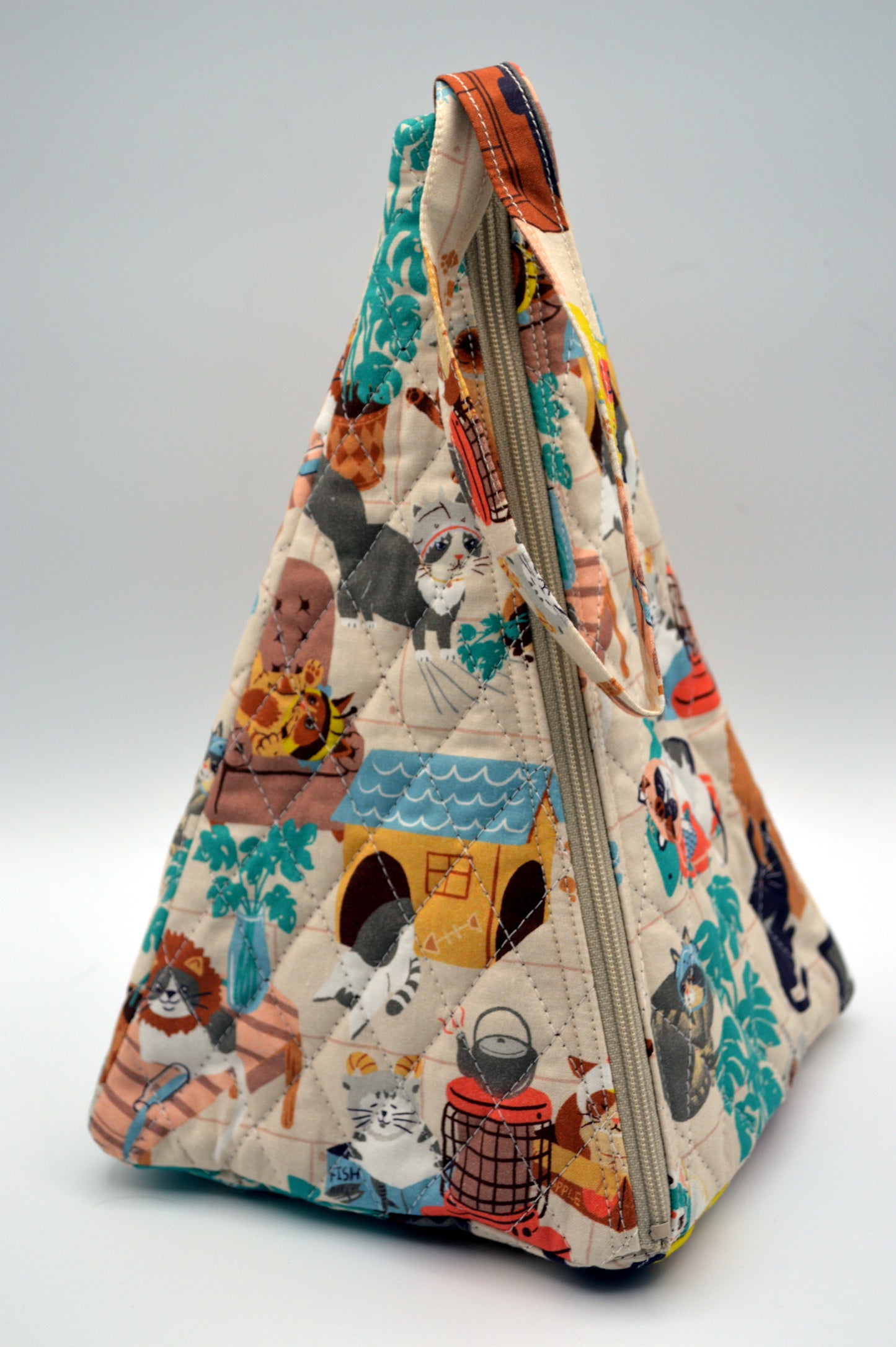 Cats Medium Pyramid Bag