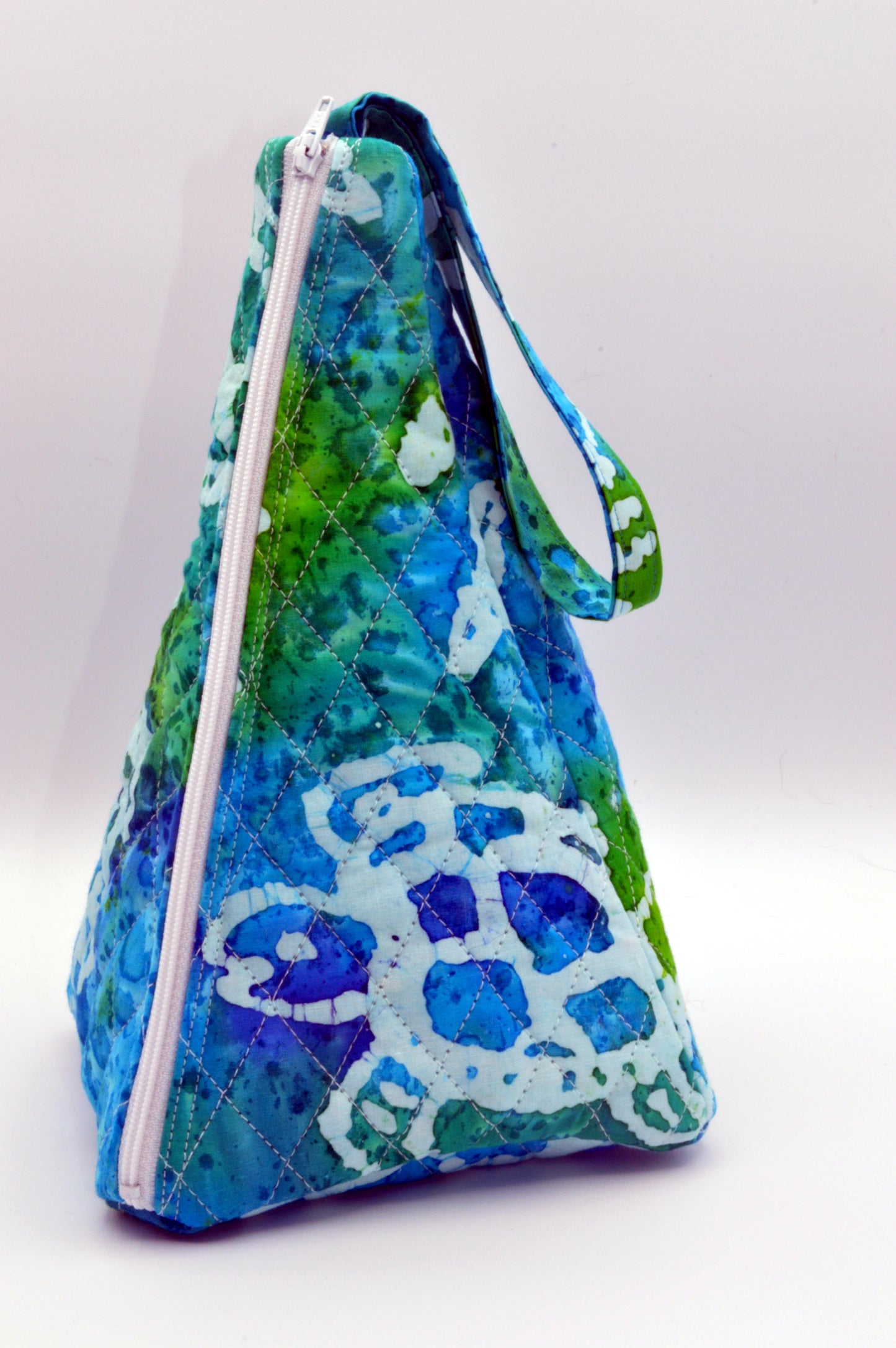 Turtles Medium Pyramid Bag