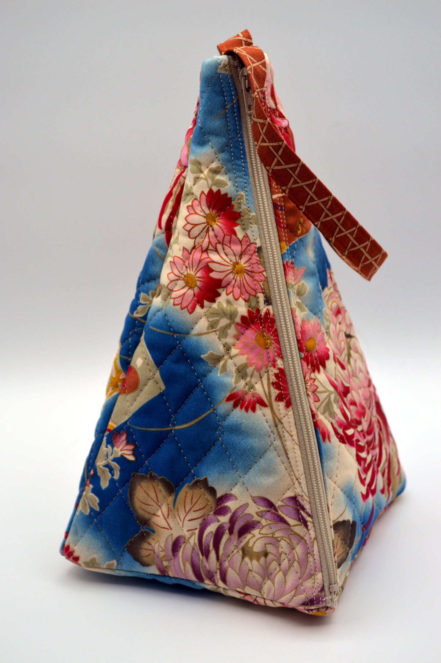 Kiku (Chrysanthemum) Medium Pyramid Bag